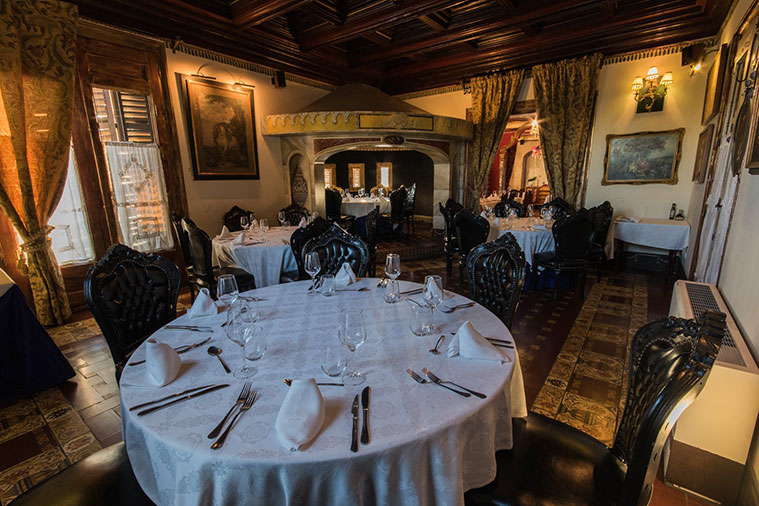 Comedor con techumbre mudéjar de Torreluna
